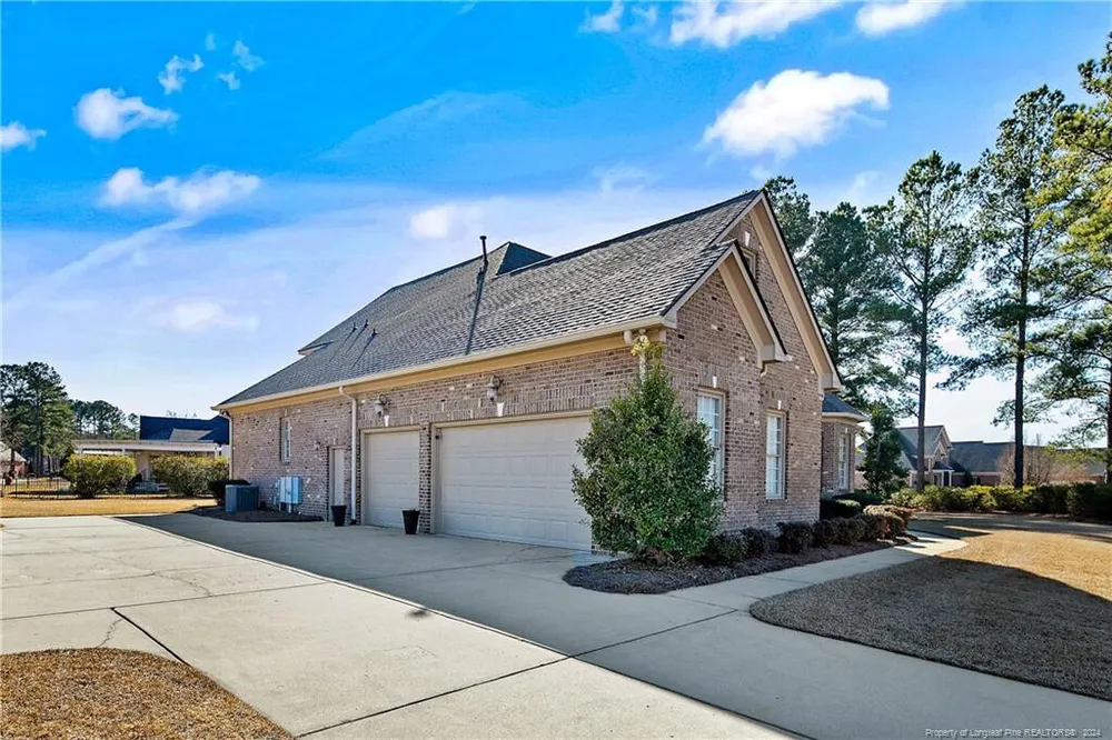 6423 Touchstone Dr, Fayetteville, NC 28311