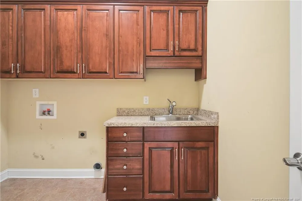 6423 Touchstone Dr, Fayetteville, NC 28311