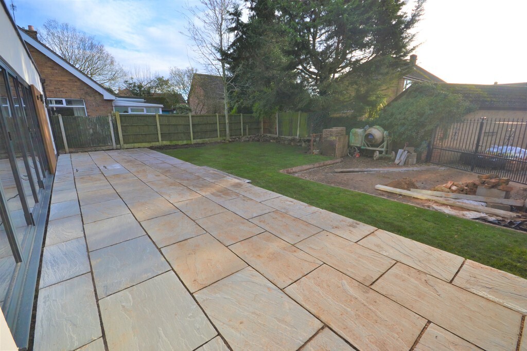 4 bedroom property for sale in Station Road, Hatfield, Doncaster