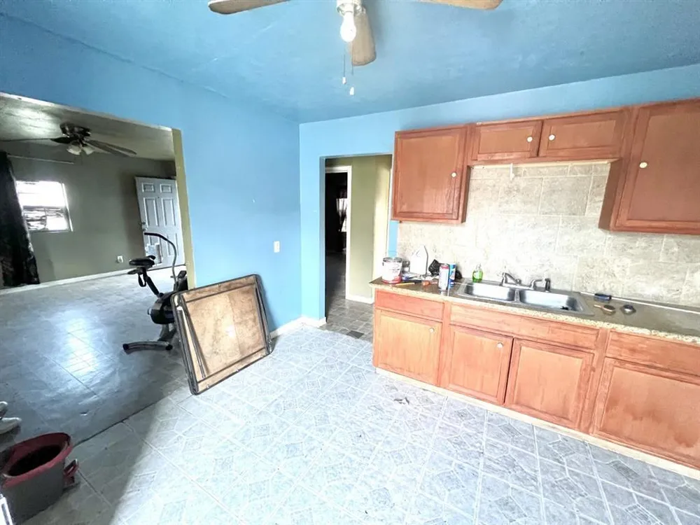 8123 Penrod St, Houston, TX 77028