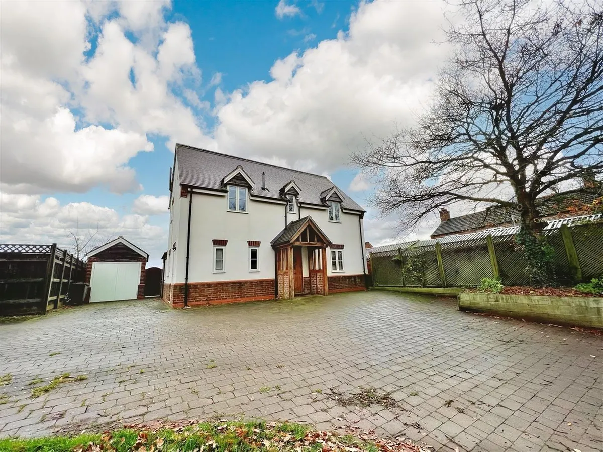 CHURCH END, NETHER BROUGHTON