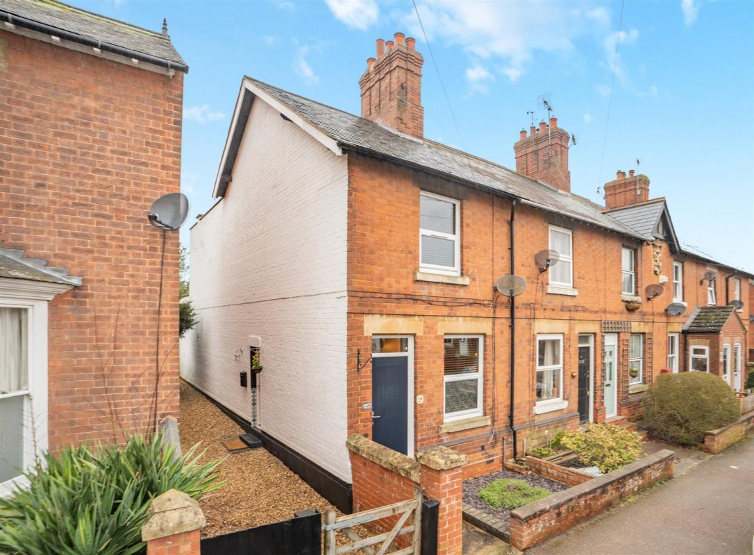 2 bedroom property for sale in West Road, Oakham, Rutland Offers in