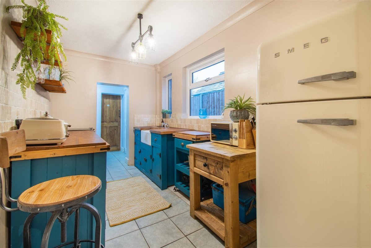 2 bedroom property for sale in West Road, Oakham, Rutland Offers in