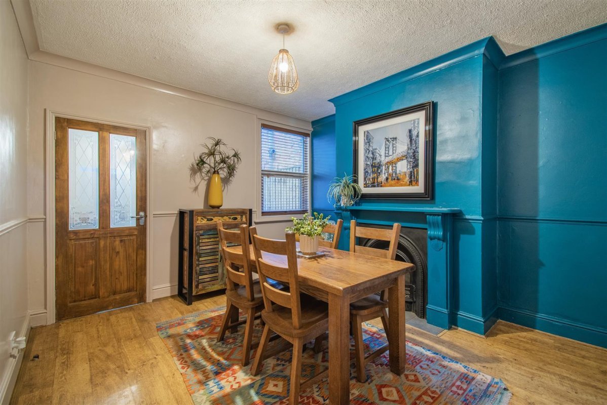 2 bedroom property for sale in West Road, Oakham, Rutland Offers in