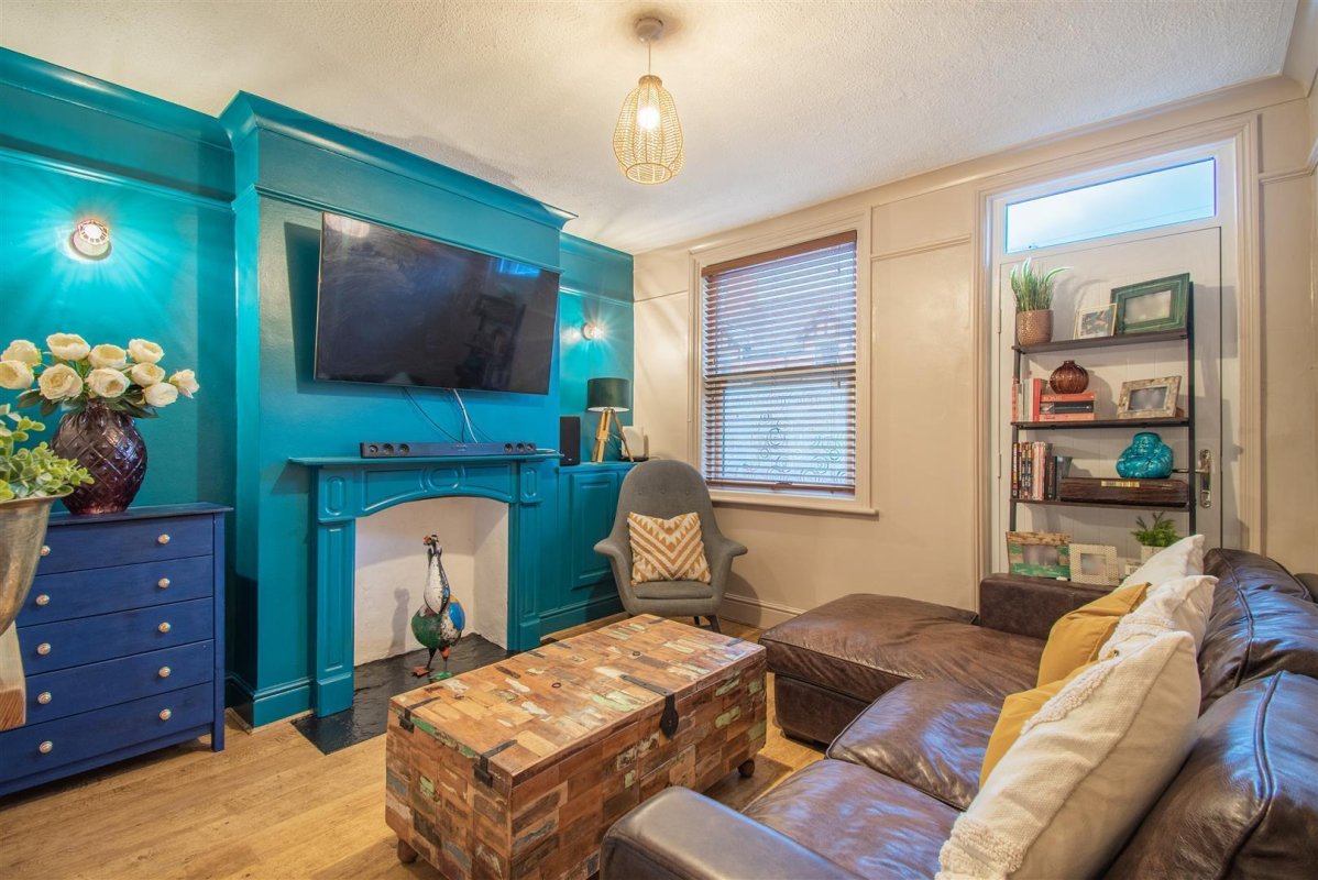 2 bedroom property for sale in West Road, Oakham, Rutland Offers in