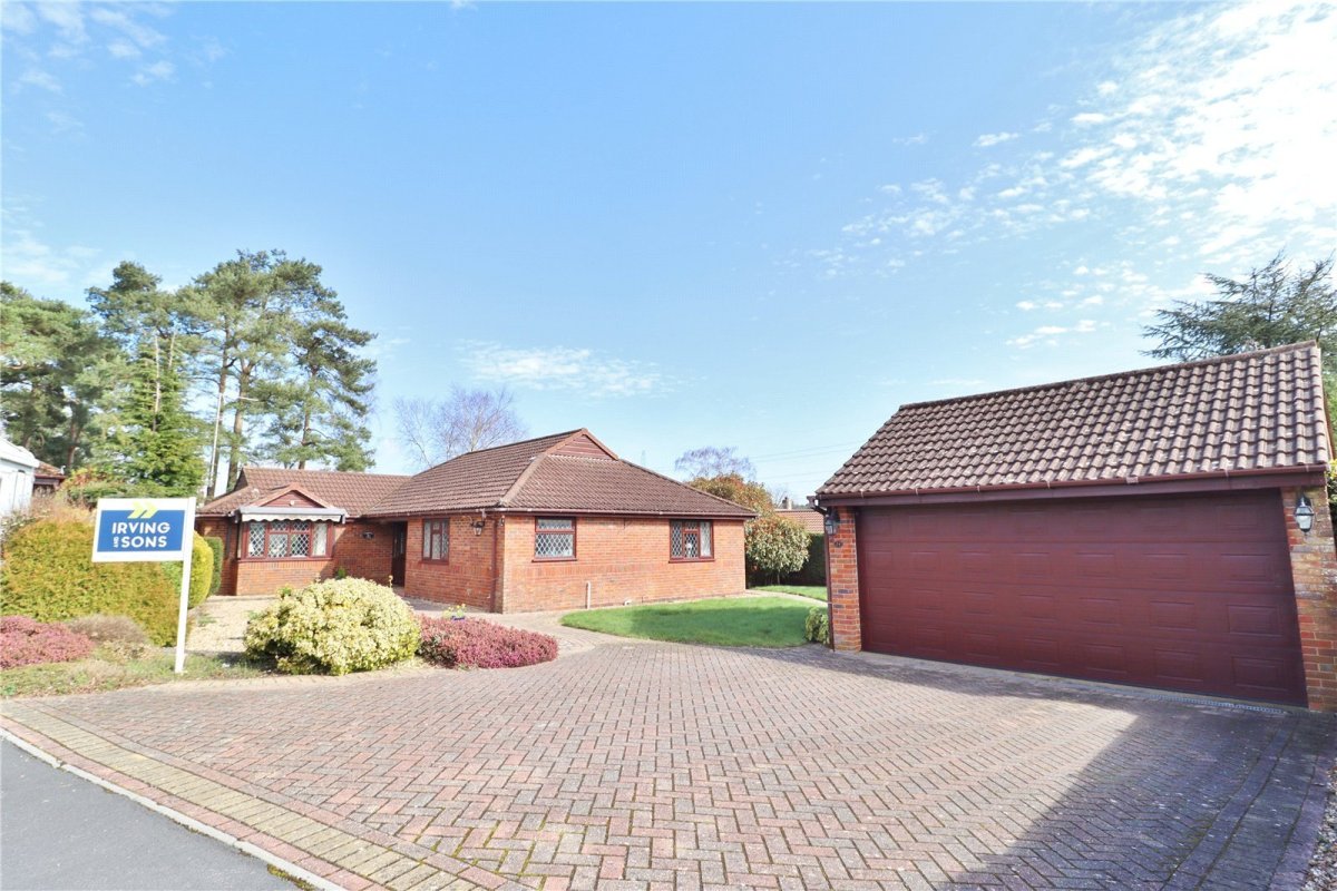 3 bedroom property for sale in Woodlinken Way, Verwood, Dorset, BH31