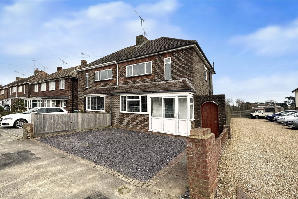 2 bedroom property for sale in Jubilee Avenue, Rustington, BN16 £350,000