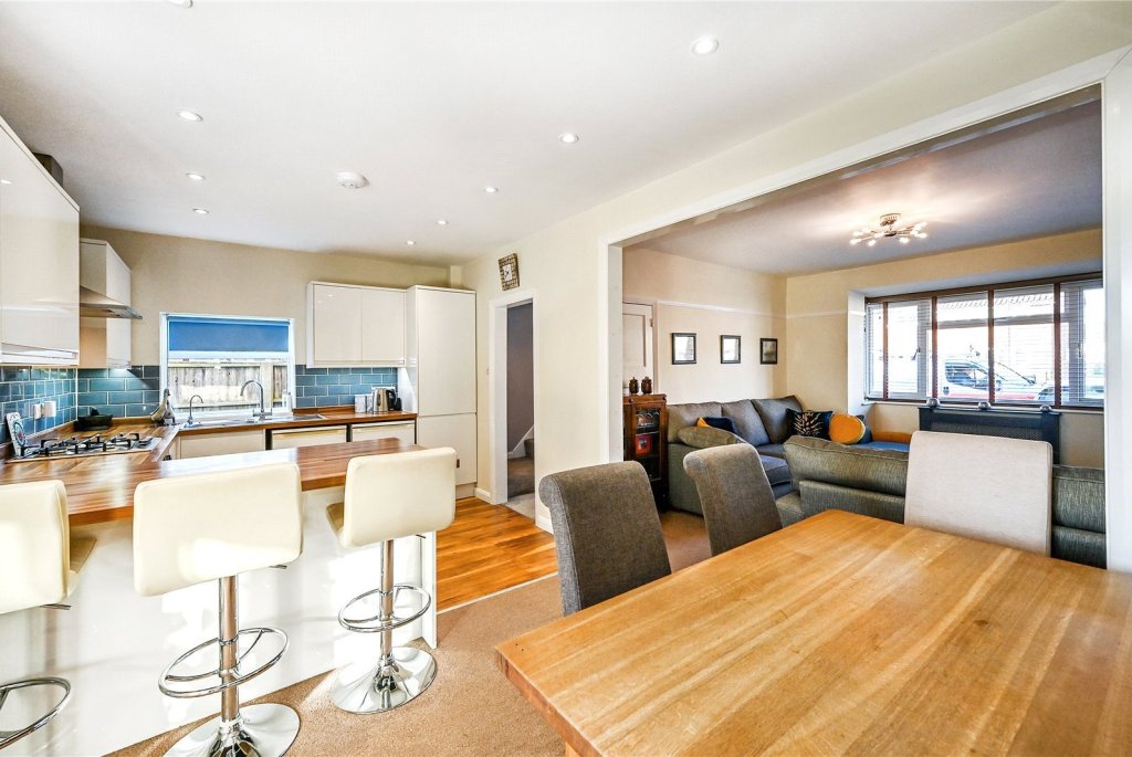 2 bedroom property for sale in Jubilee Avenue, Rustington, BN16 £350,000