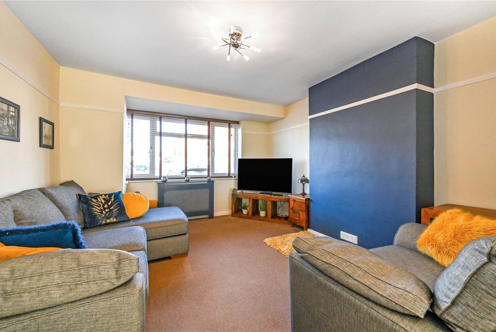 2 bedroom property for sale in Jubilee Avenue, Rustington, BN16 £350,000