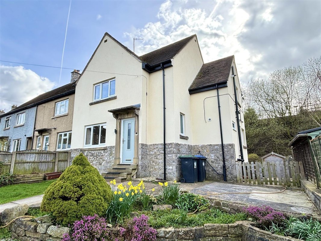 3 bedroom property to let in Moorland Road, Hathersage, Hope Valley £