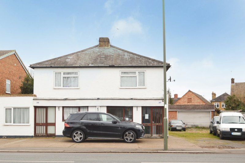 4 bedroom property for sale in Queens Road, HERSHAM VILLAGE, KT12 £