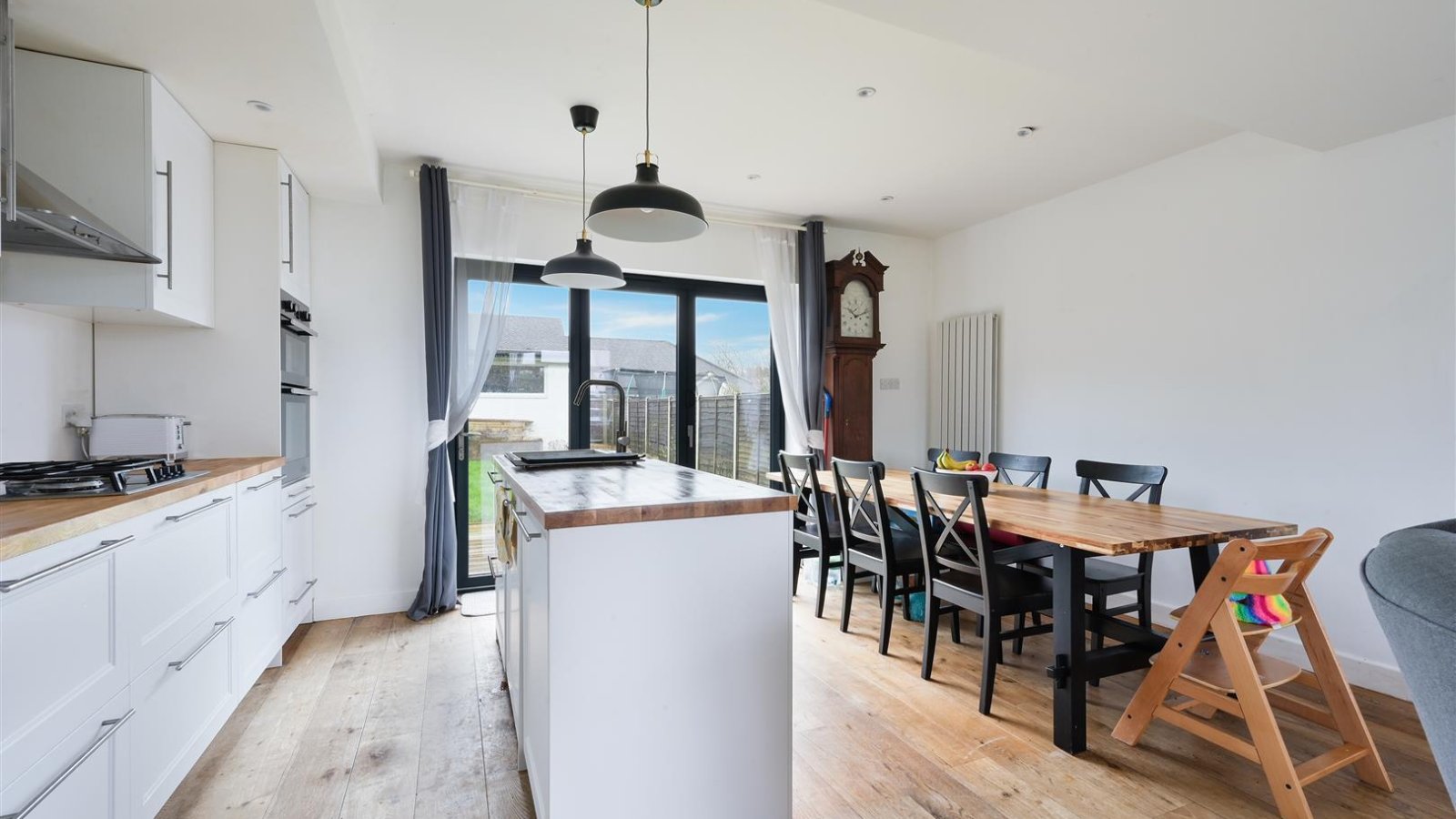 3 bedroom property for sale in Delabole Road, Merstham, Surrey, RH1 3PA £450,000