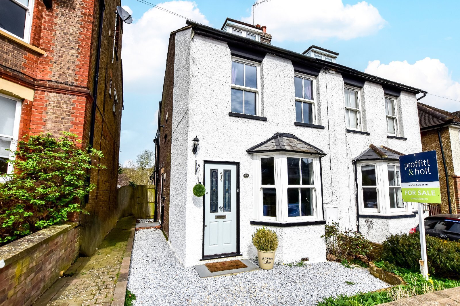 3 bedroom property for sale in Vicarage Lane, Kings Langley, Herts, WD4