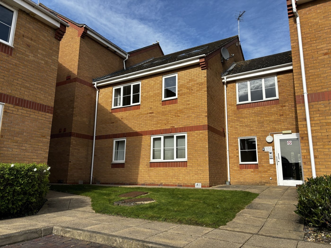 2 bedroom property for sale in Warren Court, Hampton Hargate