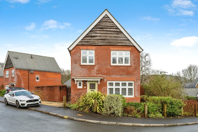 3 bedroom property for sale in Bryn Alltwen, Pontardawe, Neath