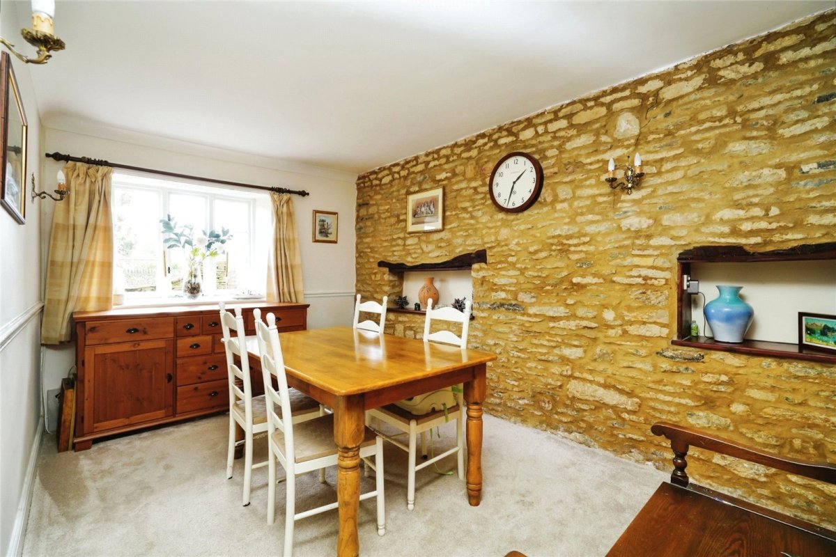 4 bedroom property for sale in Carterton Road, Brize Norton, Carterton, Oxfordshire, OX18