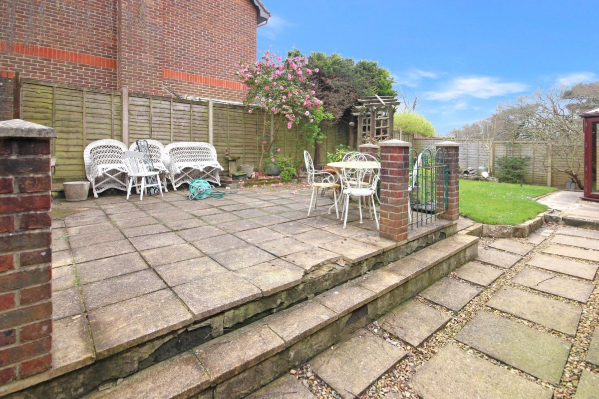 5 bedroom property for sale in Kingcup Close, Broadstone, Dorset, BH18