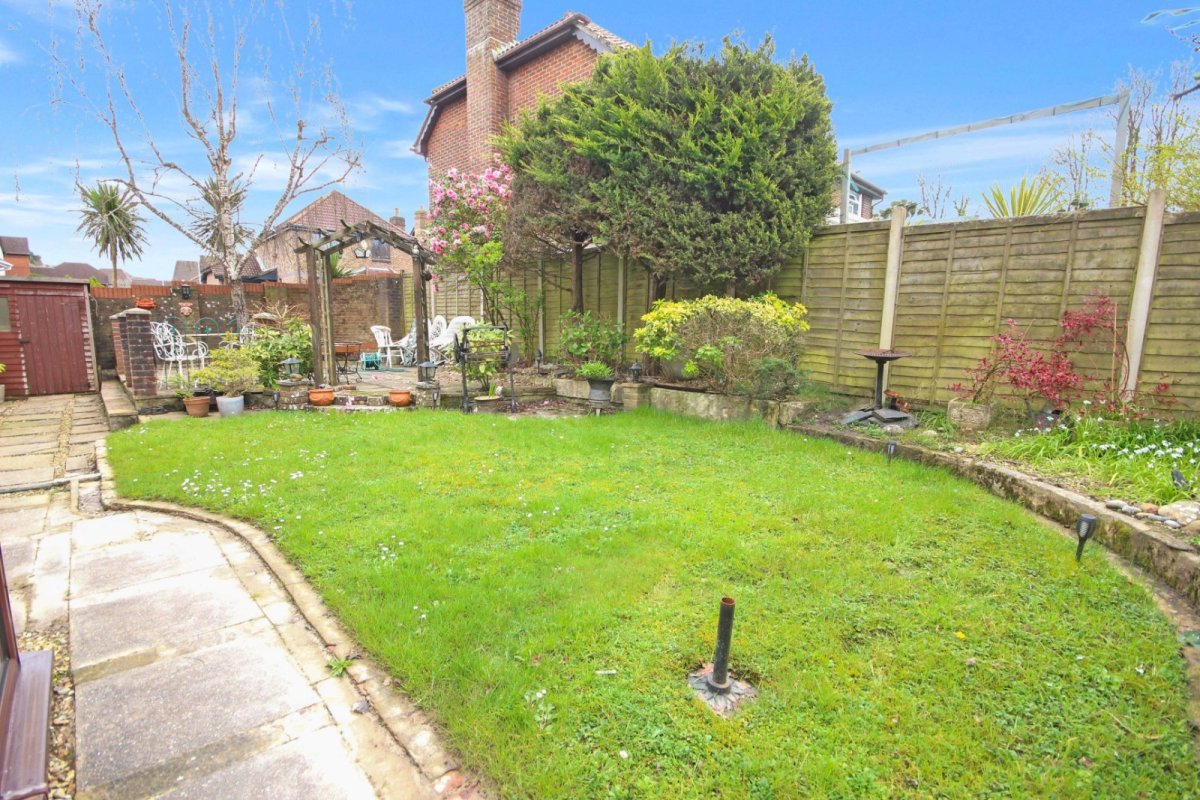 5 bedroom property for sale in Kingcup Close, Broadstone, Dorset, BH18