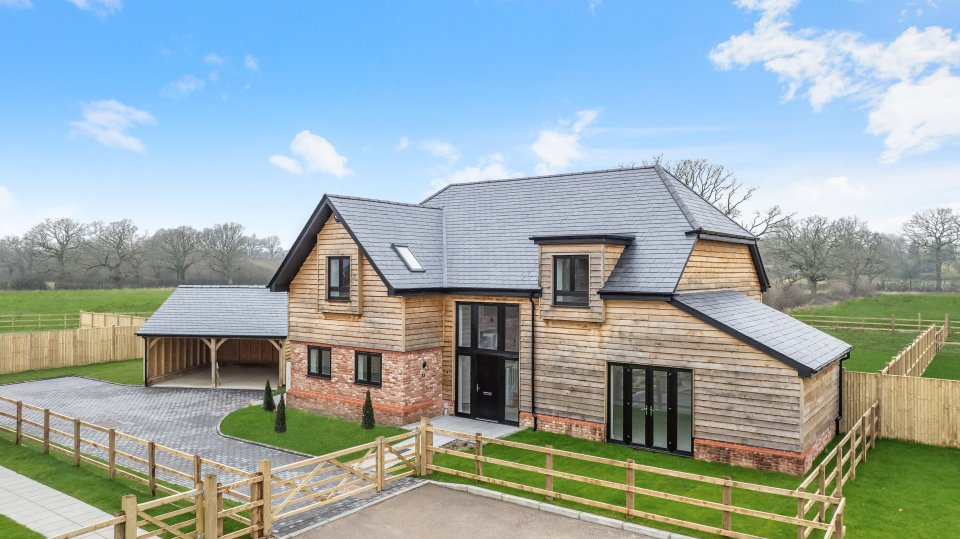 5 bedroom property for sale in Tandridge Lane, Lingfield, RH7 £1,875,000