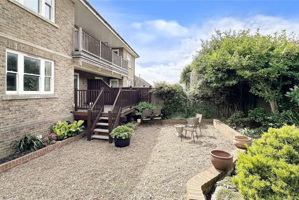2 bedroom property for sale in Sea Avenue, Rustington, Littlehampton