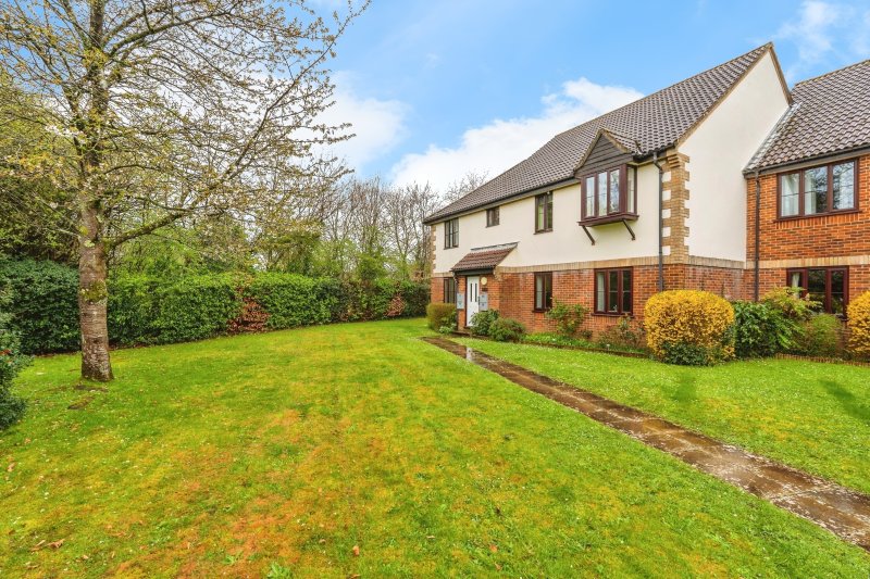 2 bedroom property for sale in Vicarage Road, Marchwood, Southampton