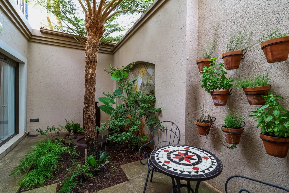 South Africa, Gauteng, Northcliff, Wellington Lane, 6