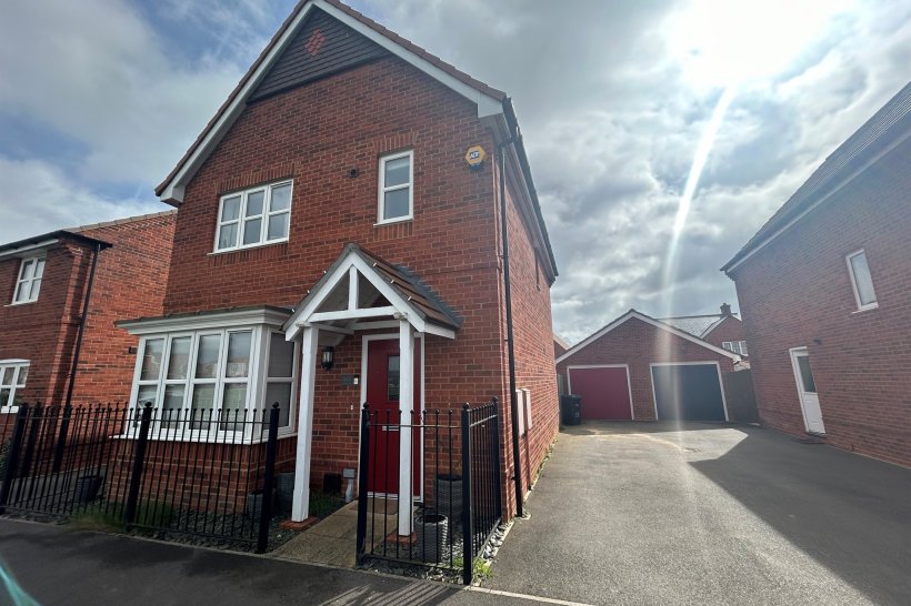 Edmund Way, Amesbury, Salisbury 3 bedroom detached house Fox & Sons