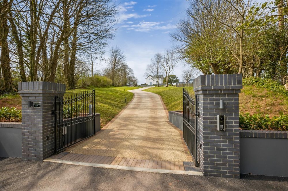 Stags 6 bedroom property for sale in Compton, Marldon