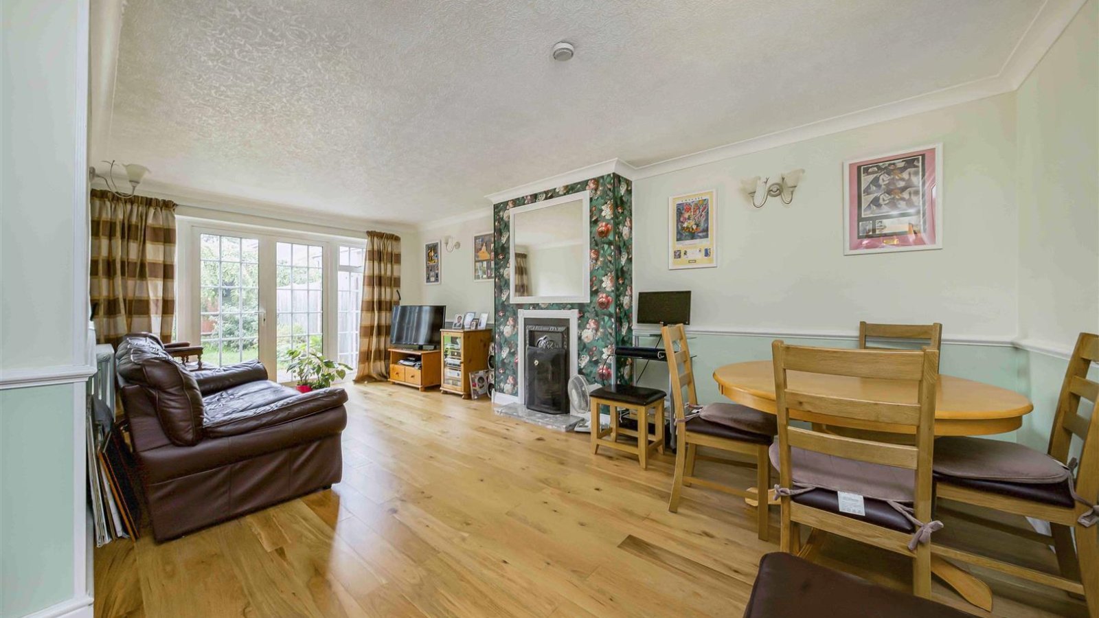 3 bedroom property for sale in Andover Close, Uxbridge £535,000