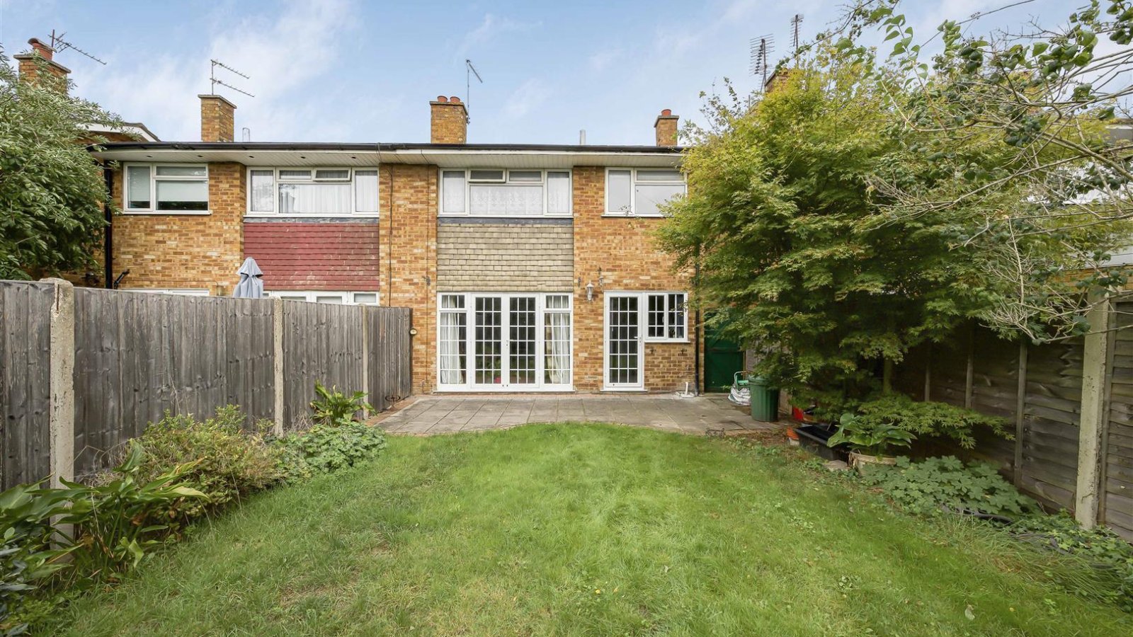 3 bedroom property for sale in Andover Close, Uxbridge £535,000