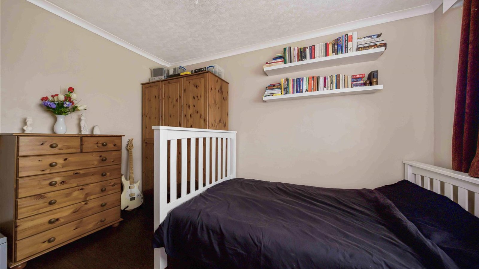 3 bedroom property for sale in Andover Close, Uxbridge £535,000