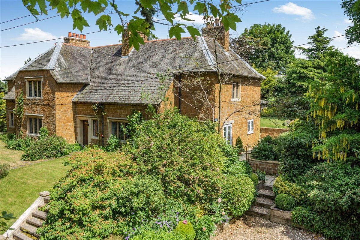 2 bedroom property for sale in Main Street, Cold Overton, Rutland