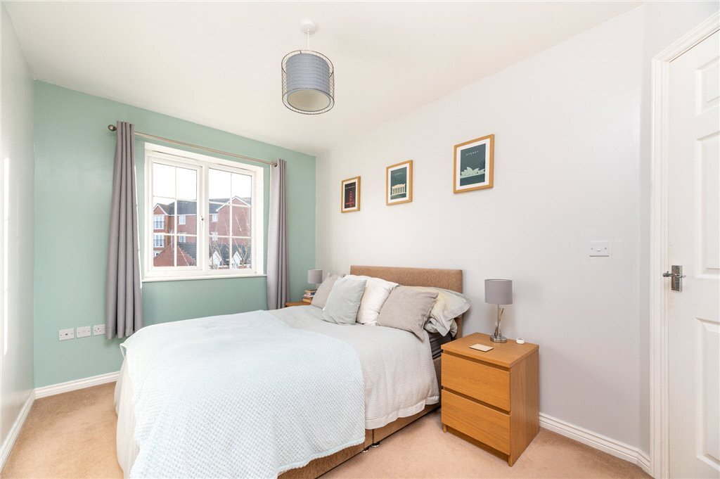 2 bedroom property for sale in New Forest Way, Leeds, LS10 £130,000