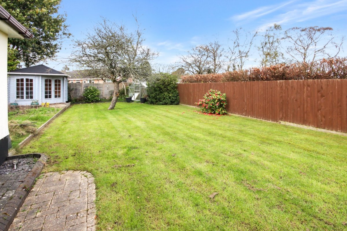 3 bedroom property for sale in Cheam Road, Broadstone, Dorset, BH18 £550,000