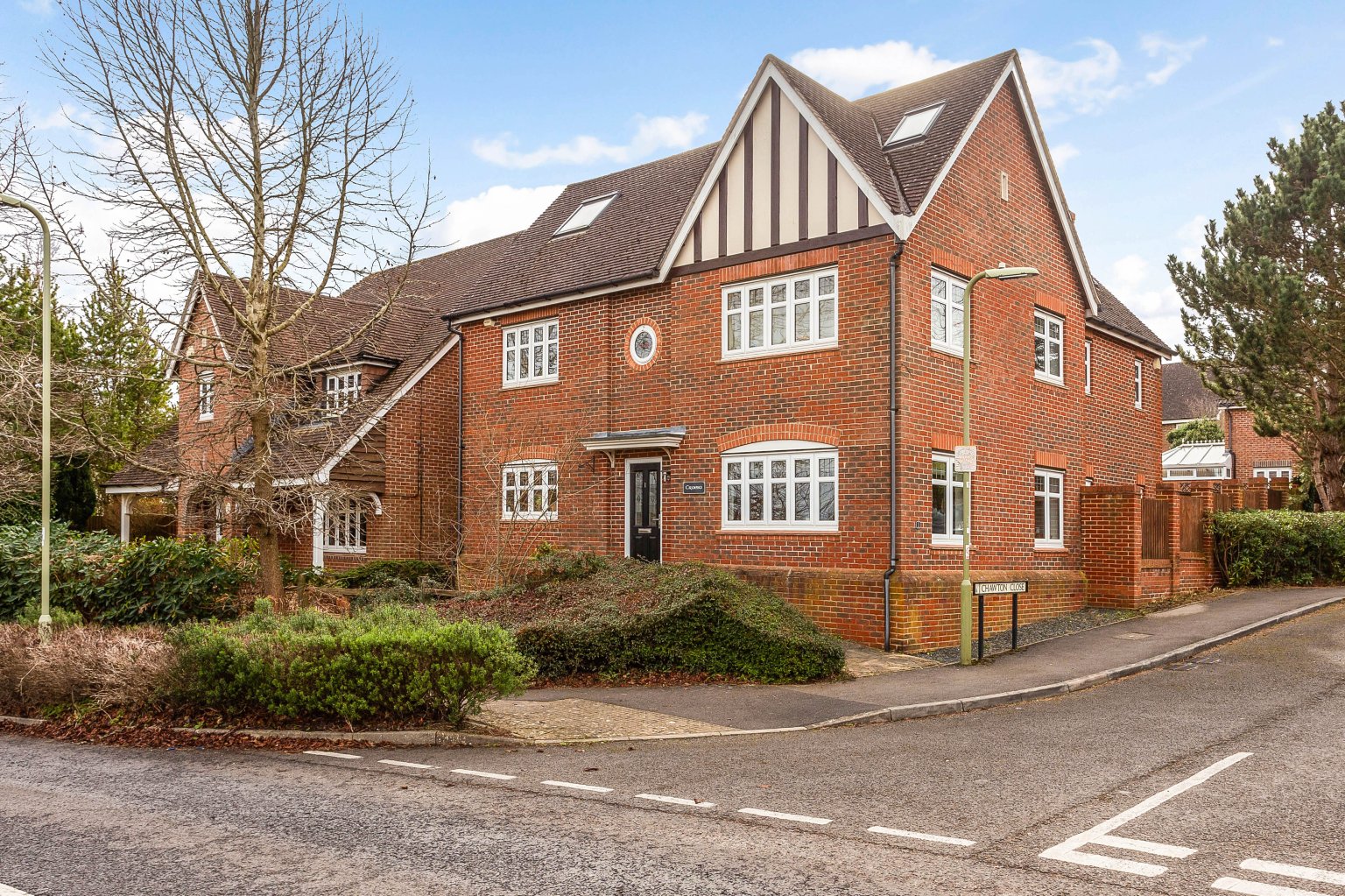6 bedroom property for sale in Chawton Close, Fleet, GU51 Offers in