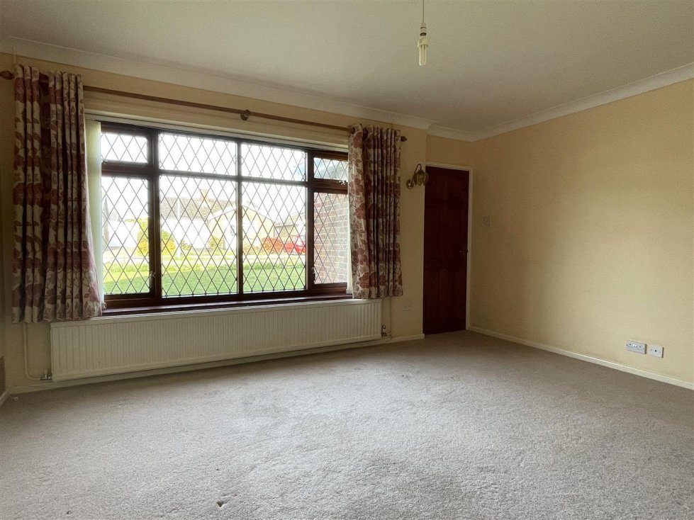 2 bedroom property for sale in Breydon Way, Lowestoft £240,000