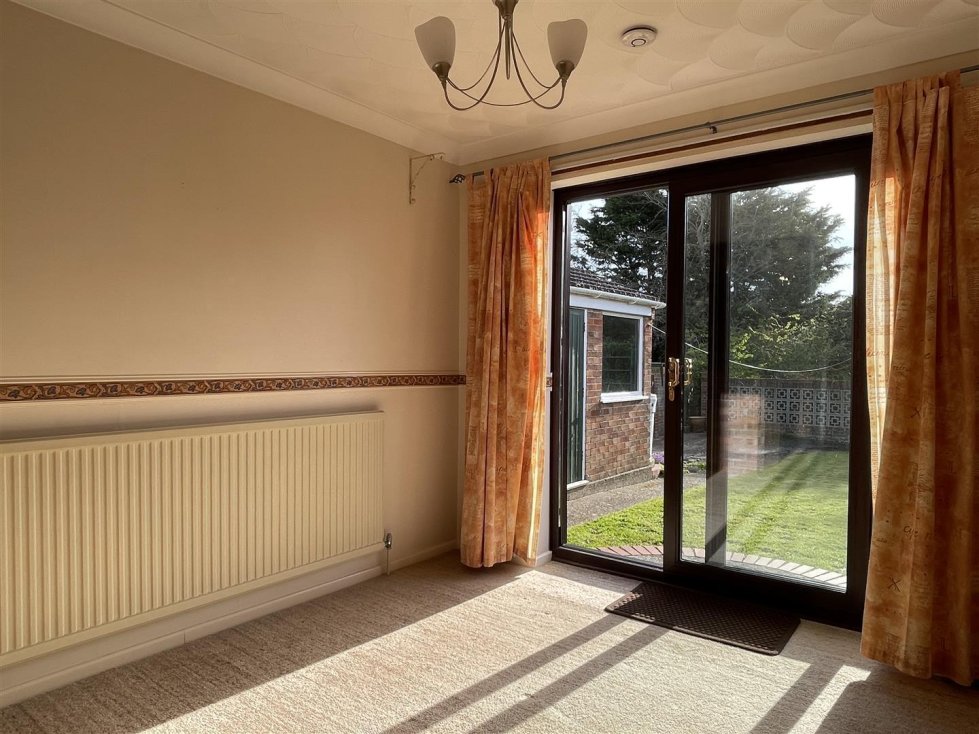 2 bedroom property for sale in Breydon Way, Lowestoft £240,000