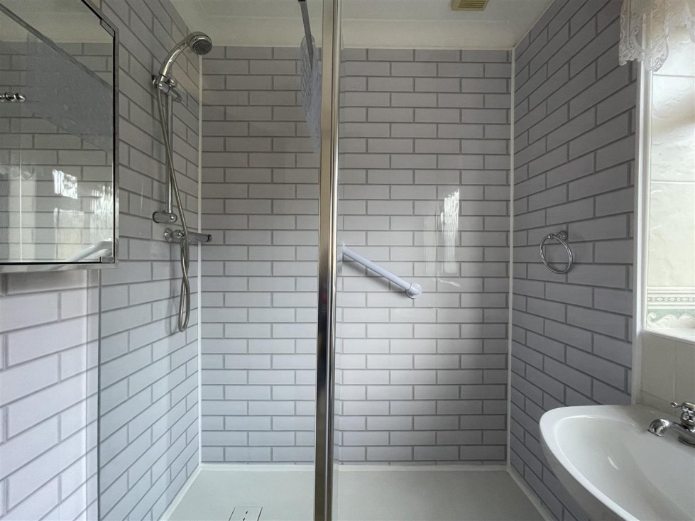 2 bedroom property for sale in Breydon Way, Lowestoft £240,000