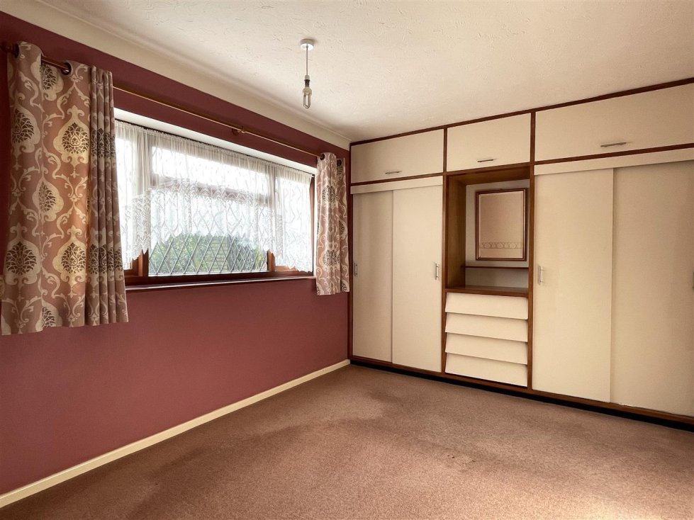 2 bedroom property for sale in Breydon Way, Lowestoft £240,000