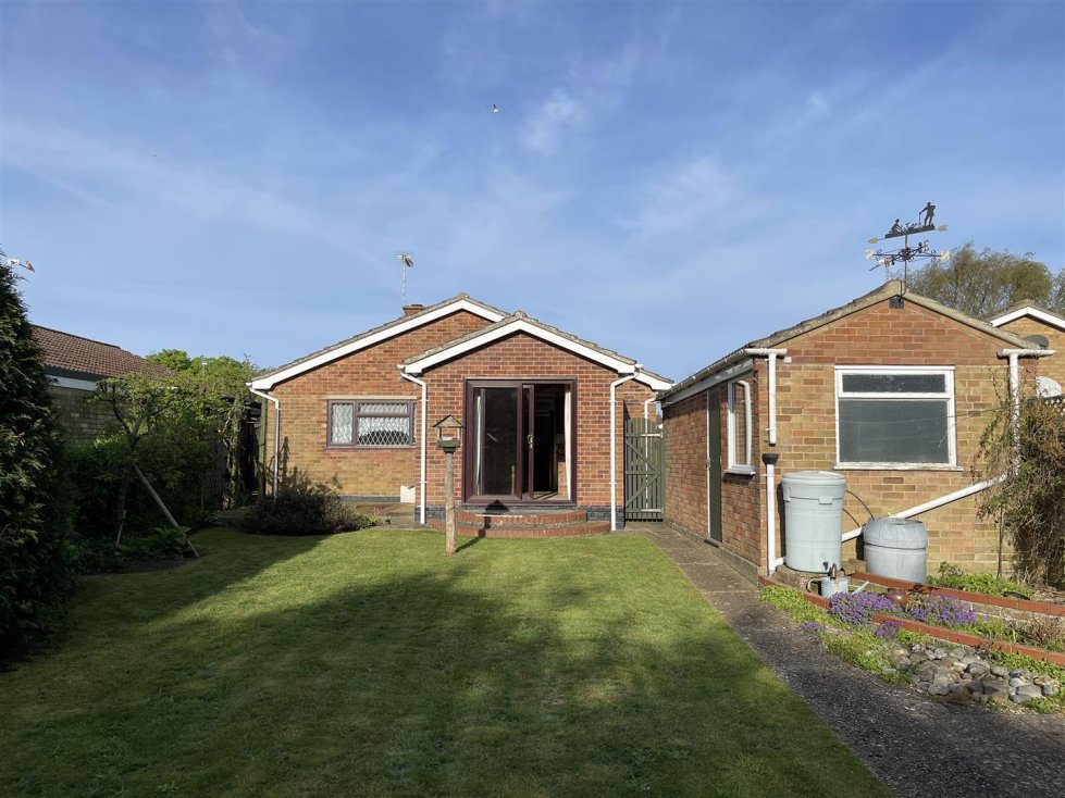 2 bedroom property for sale in Breydon Way, Lowestoft £240,000