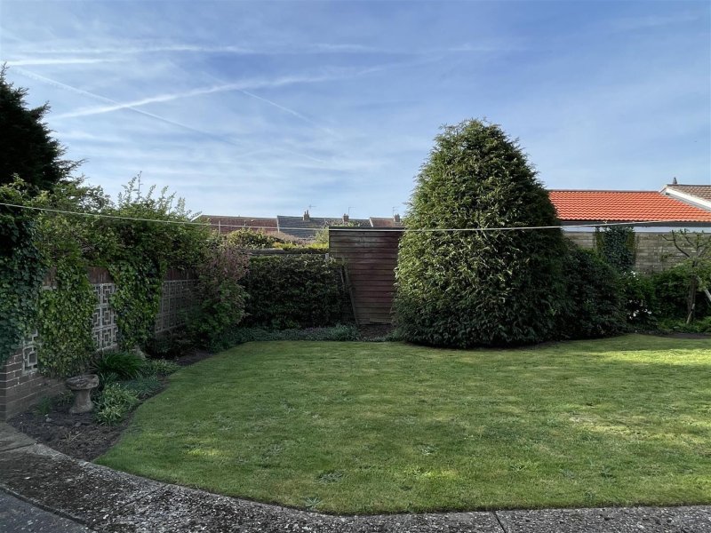 2 bedroom property for sale in Breydon Way, Lowestoft £240,000