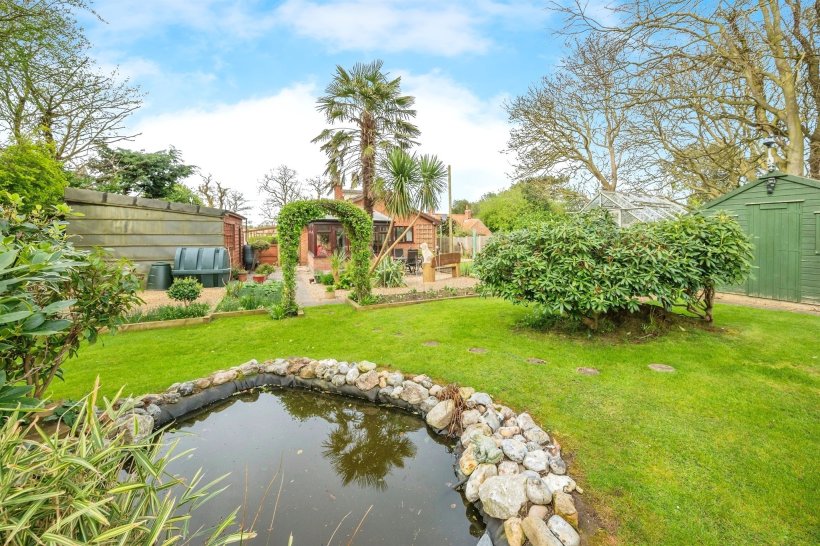 Mundesley Road, Paston, North Walsham 3 bedroom detached bungalow