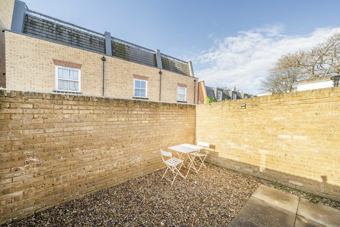 Jacksons 2 bedroom property for sale in Balham New Road, Balham £