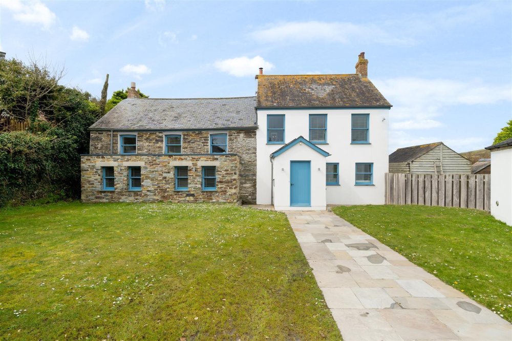 Stags 6 bedroom property for sale in Porthcothan Bay, Padstow