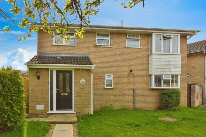 4 bedroom property for sale in Favell Drive, Furzton, Milton Keynes