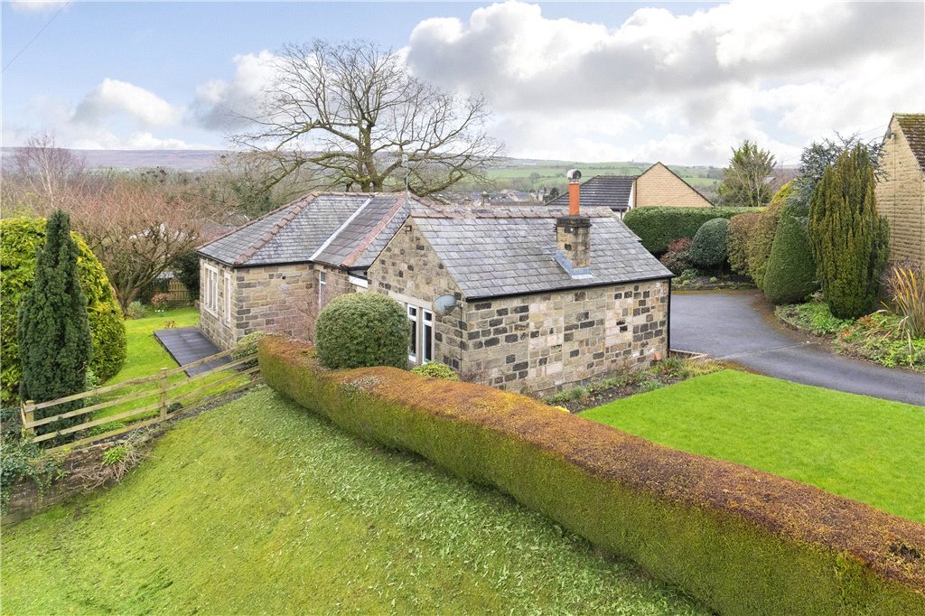 2 bedroom property for sale in Skipton Road, Addingham, Ilkley, LS29