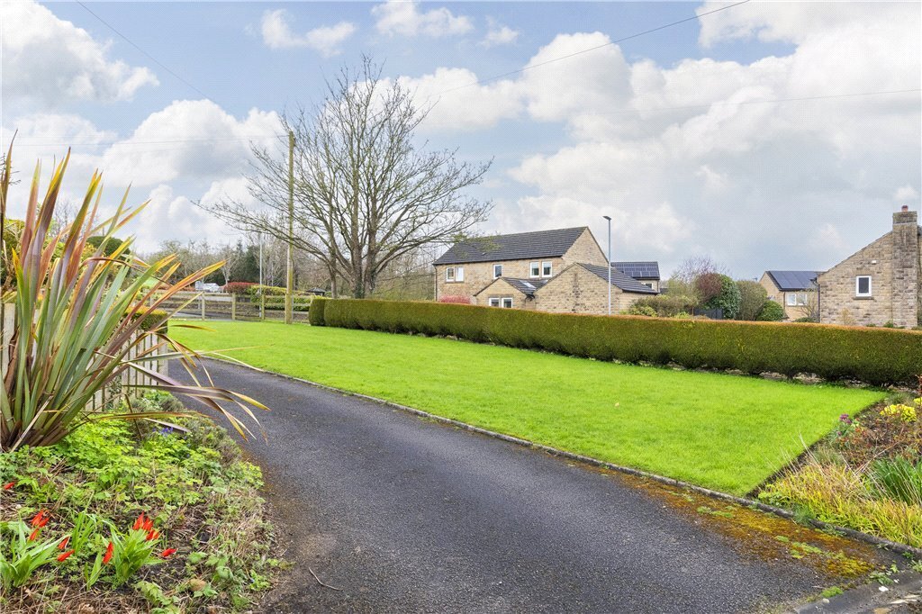 2 bedroom property for sale in Skipton Road, Addingham, Ilkley, LS29