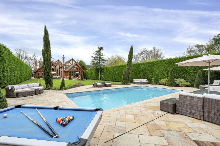 6 bedroom property for sale in The Ridings, Rothley, Leicester