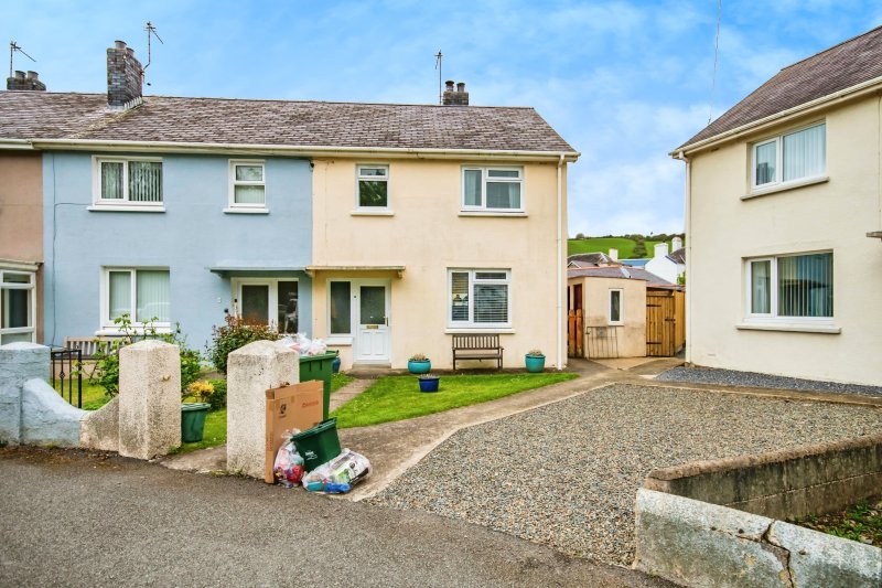 3 bedroom property for sale in Chalybeate Gardens, Aberaeron, SA46 £