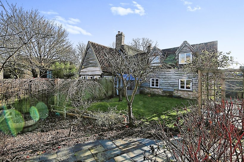 Cherry Orton Road, Peterborough 3 bedroom semidetached house